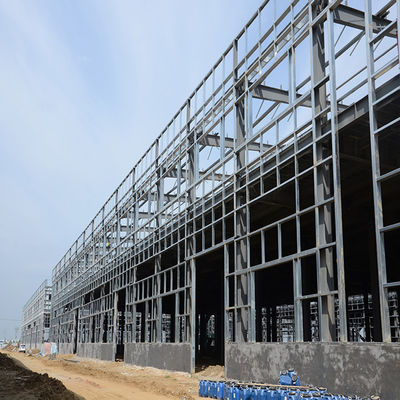 อาคารเหล็กสำเร็จรูป Q235 พร้อมแผ่นหลังคาแบบ Sandwich Panel
